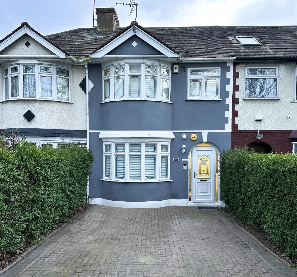 Cosy Contemporary Apartment - Brimsdown, Enfield Exterior photo