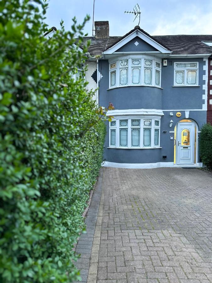 Cosy Contemporary Apartment - Brimsdown, Enfield Exterior photo